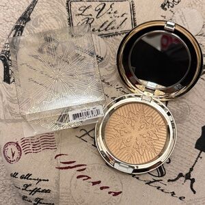 MAC Cosmetics Radiant Gold Highlighter